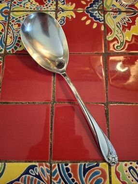 DAFFODIL Silverplate Solid Casserole Spoon 9" Vntg 1847 Rogers Bros IS 1950 Disc